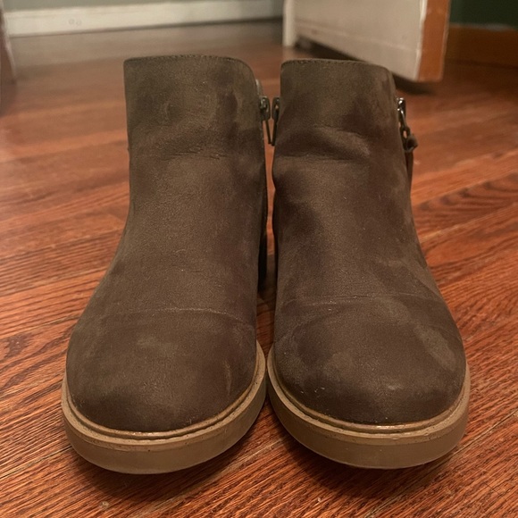 Sage green boots - Picture 2 of 3